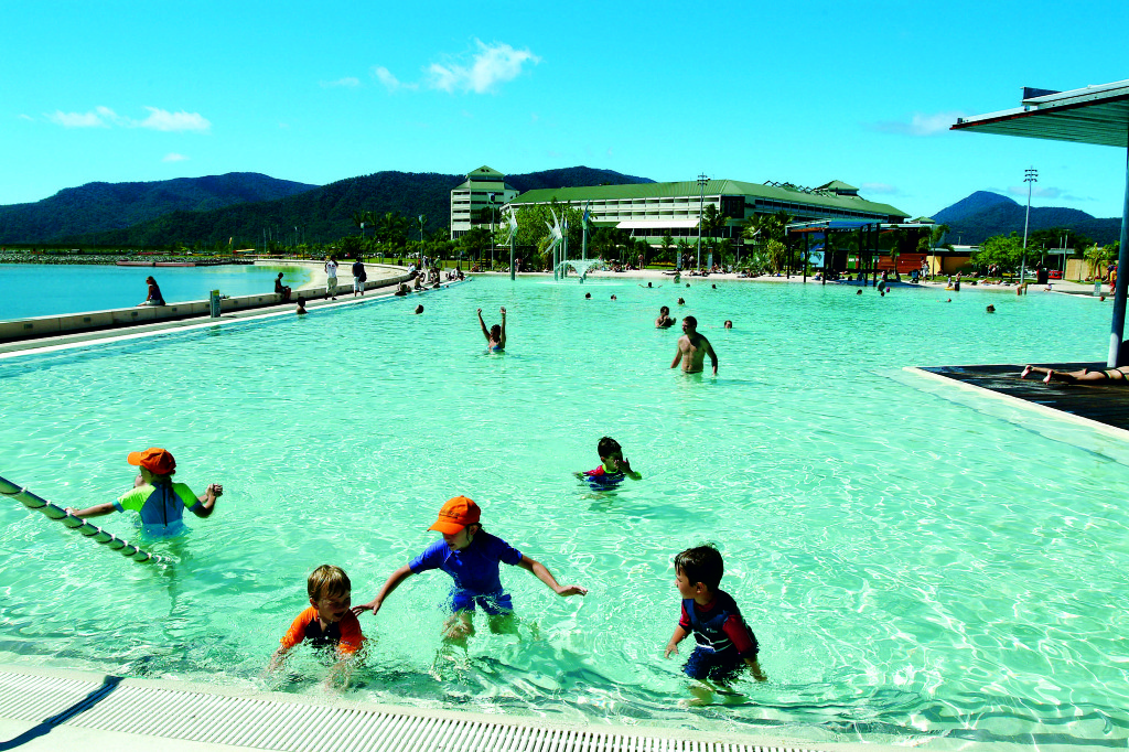 Cairns Esplanade -kids